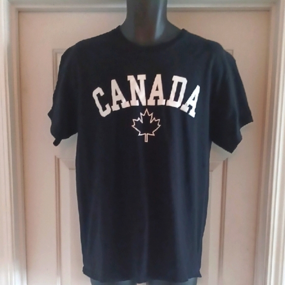Gildan Black Short Sleeve Tee Canada Maple Leaf - Picture 1 of 3